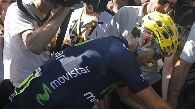 Alejandro Valverde po propadku ve 13. etap Tour de France.