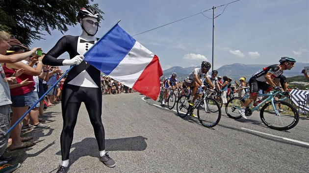 ORIGINLN OBLEEN FANOUEK. Na Tour de France se mu podailo ukrojit svj dl pozornosti.