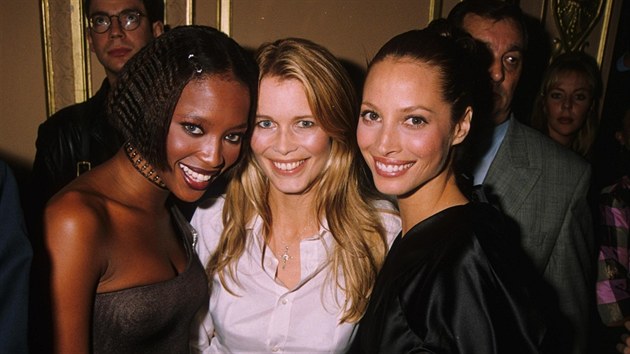 Naomi Campbellová, Claudia Schifferová a Christy Turlingtonová (1996)