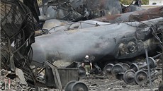 Policista na míst� vlakového ne�t�stí v kanadském m�st� Lac-Megantic. (9.