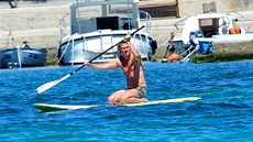 Roman Janouek na surfu v chorvatském Zadaru. 