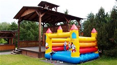 Kemp Li��í Farma u Vrchlabí - nafukovací hrad pro d�ti