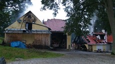 A� denní sv�tlo ukázalo, jaké �kody ohe� na penzionu napáchal. Majitel a...