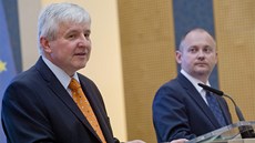 Premiér Jií Rusnok a jihomoravský hejtman Michal Haek po setkání vlády s