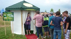 Padl nový �eský rekord, jedno vydání deníku Metro si na festivalu Rock for