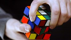 Kostka Futuro Cube nabízí na rozdíl od klasické Rubikovy vtí herní vyuití...