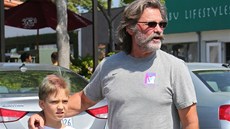 Kurt Russell s nevlastním vnukem Ryderem, synem Kate Hudsonové.