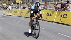 Mark Cavendish bhem asovky na Tour de France s monumentem Mont St. Michel v...