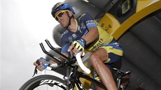 Alberto Contador na startu horské asovky na Tour de France