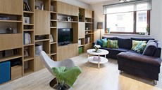 Rohová sedací souprava nemusí být umístna v rohu, uprosted místnosti opticky...