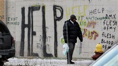 Volání  o pomoc na zdi v americkém mst Detroit. (Detroit, prosinec 2008)
