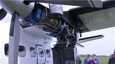 Motor GE H80 umístný pod kídlem nového letadla L 410, které vyrábí spolenost