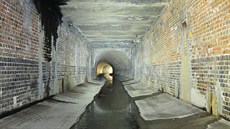 Pod britským m�stem Birmingham najdete 24 kilometr� dlouhé kanaliza�ní stoky z...