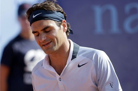 NEJDE TO. Roger Federer vypadl na domcm turnaji v Gstaadu s Nmcem Brandsem.