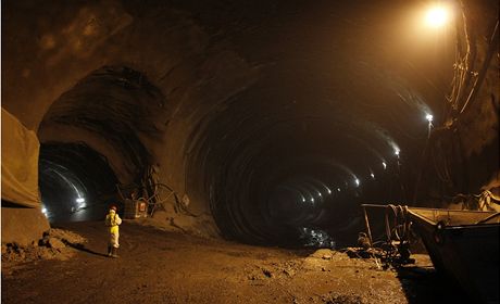 Tunel Blanka má na kont dalí zranní, bednní tu zavalilo dlníka. (Ilustraní snímek)