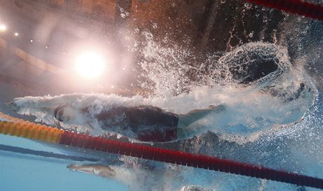 estnáctiletá Amerianka Katie Ledecká plave na tystovce volným zpsobem pro