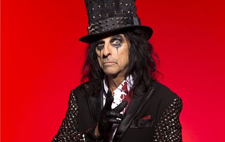 Alice Cooper stvoil svou image straidelného a smného padoucha u ped lety.