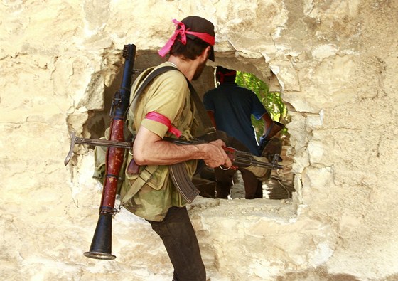 Syrská svobodná armáda ve mst Khan al-Assal (23. ervence 2013) 