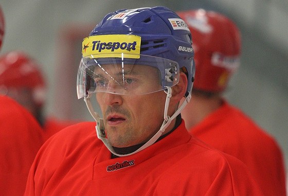 VETERÁN V JIHLAV. Hokejový útoník Viktor Ujík zahájil pípravu na novou