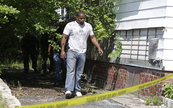 Policie pátrá po dalích obtech v Clevelandu, kde nalezla u ti tla mladých