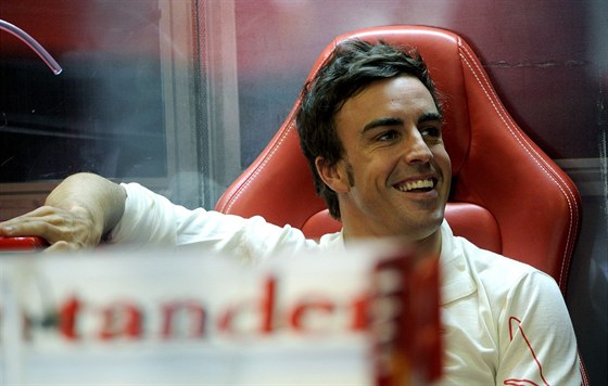 Vymní Fernando Alosno barvy Ferrari za Red Bull?