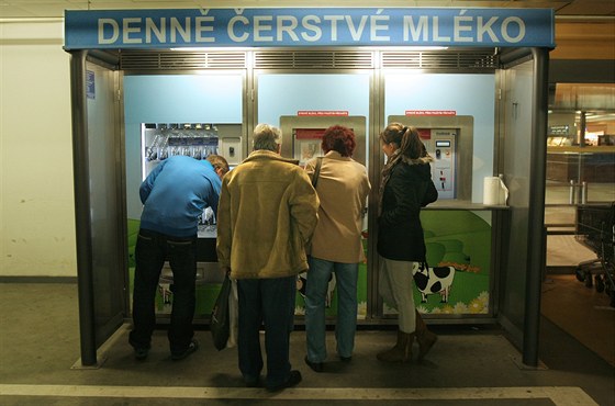 Zájemci, kteí se staví u mlékomatu mají zajitnou pírodní kvalitu. Mléko...