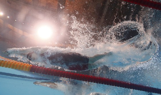 Šestnáctiletá Američanka Katie Ledecká plave na čtyřstovce volným způsobem pro