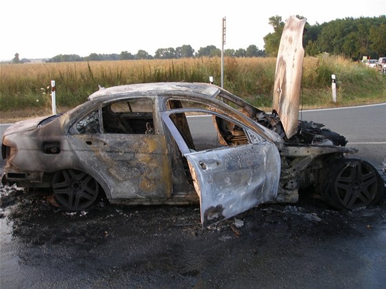 Závada vznikla v technickém prostoru mercedesu.