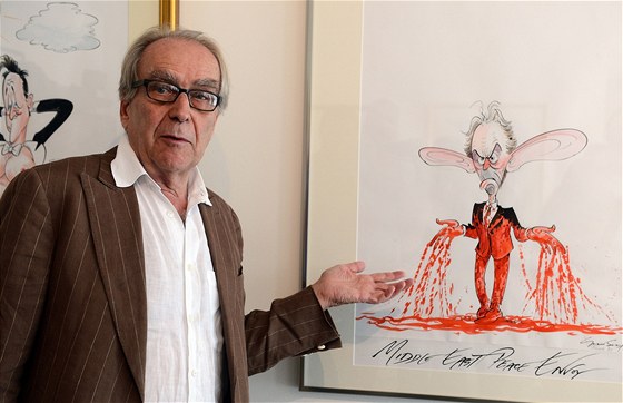 Gerald Scarfe u své karikatury Tonyho Blaira v Museu Kampa