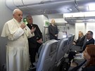 Frantiek hovoí k novinám na palub letadla míícího do Brazílie (22....