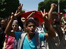 Od tvrtka se v hlavním mst Tunisu shromaují tisíce lidí poadujících...