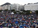 Závrená me se koná na vhlasné plái Copacabana, kde pape u v sobotu...