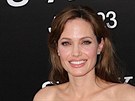 Hereka Angelina Jolie tvaruje postavu kickboxem, jógou a posilováním. V jídle...