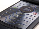 Motorola V3i a její krásná leptaná klávesnice s modrým podsvícením. Dodnes asi...