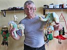 Odsouzený Jlius Hojner vyrábí ve vzeské díln v Hemanicích hraky pro dti,...