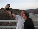 Jindich Mahel: Hoover Dam, západ slunce, my dva a ken za foákem. Romantika...