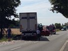 Nehoda kamionu, nákladního a osobního auta u obce Oseek na Nymbursku.