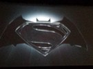 Symbol filmu, v nm se spojí Barman a Superman