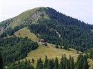 Hora Boriov (1 510 m) s chatou na úboí