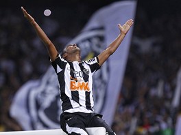 EXTÁZE. Takhle slavil Richarlyson z Atlétika Mineiro historický triumf.