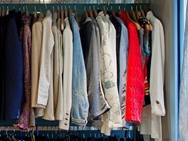 Uspořádaná skříň vám usnadní výběr oblečení po ránu