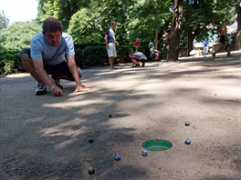 Mistrovství svta ve cvrnkání kuliek, Petín (28. ervence 2013, Praha).