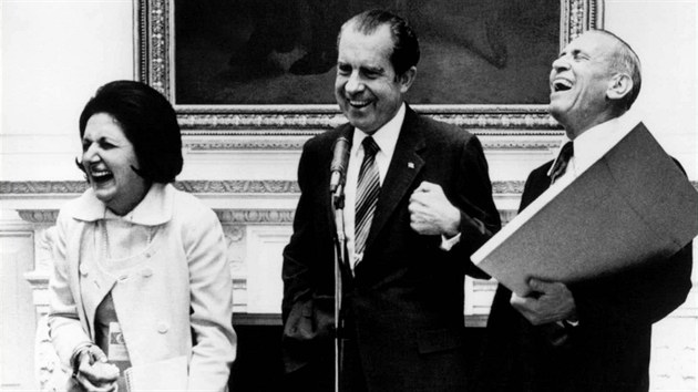 Helen Thomasov s prezidentem Richardem Nixonem v roce 1971.