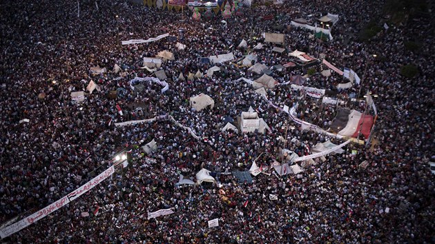 Armda dala bratrstvu do soboty as ukonit protesty a pipojit se k nvrhu politickho een situace, na jeho konci maj bt nov volby  (27. ervence)