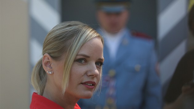 Pedsedkyn poslaneckho klubu Vc veejnch Kateina Klasnov se sela v Lnech s prezidentem Miloem Zemanem (21. ervence 2013).
