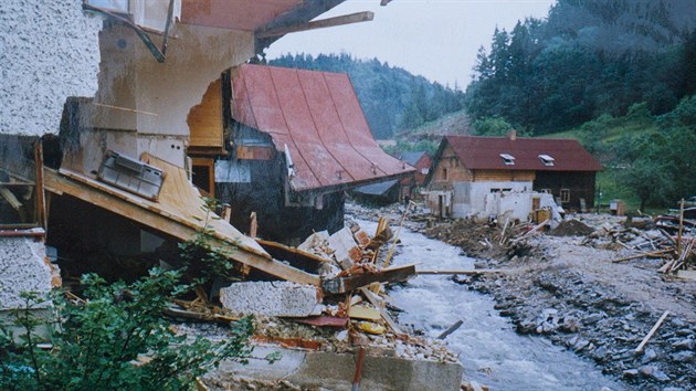 Povodně v Kounově u Dobrušky v roce 1998.