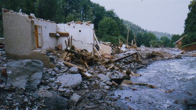 Povodně v Kounově u Dobrušky v roce 1998.