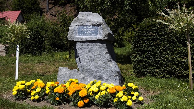 Ničivou povodeň v roce 1998 v Kounově u Dobrušky připomíná památník.