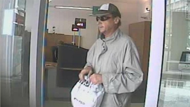 Lupi� p�i p�epaden� banky na Arbesov� n�m�st�. (11. �ervence 2013)