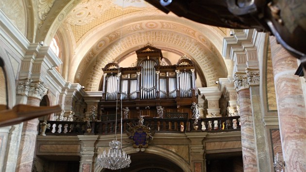 Na varhany ve tpskm kostele se hraje u stolet.
